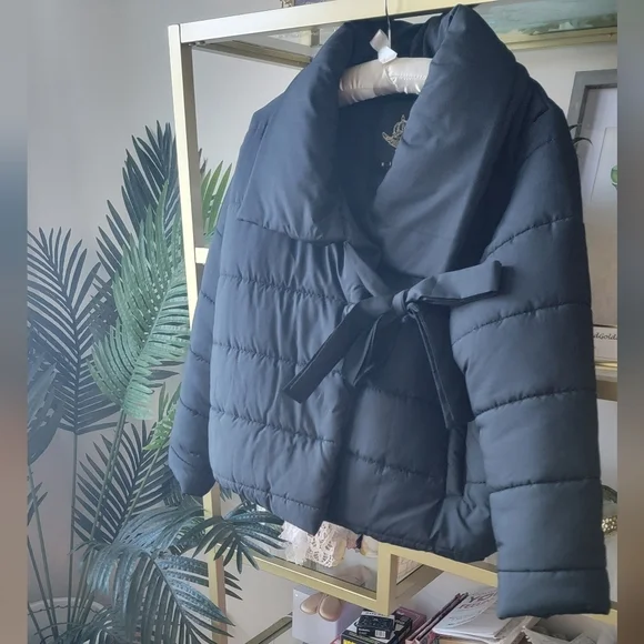 NWT Nasty Gal Cropped Puffer Jacket in Black - Women's Size Large - Picture 4 of 8